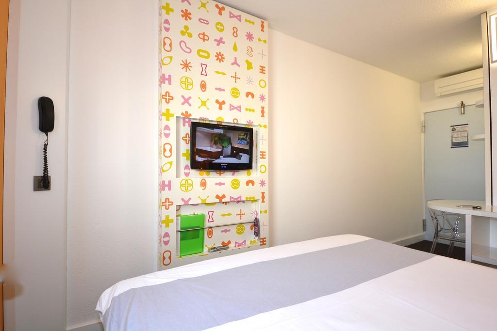 Ibis Styles La Louviere Hotel Exterior photo